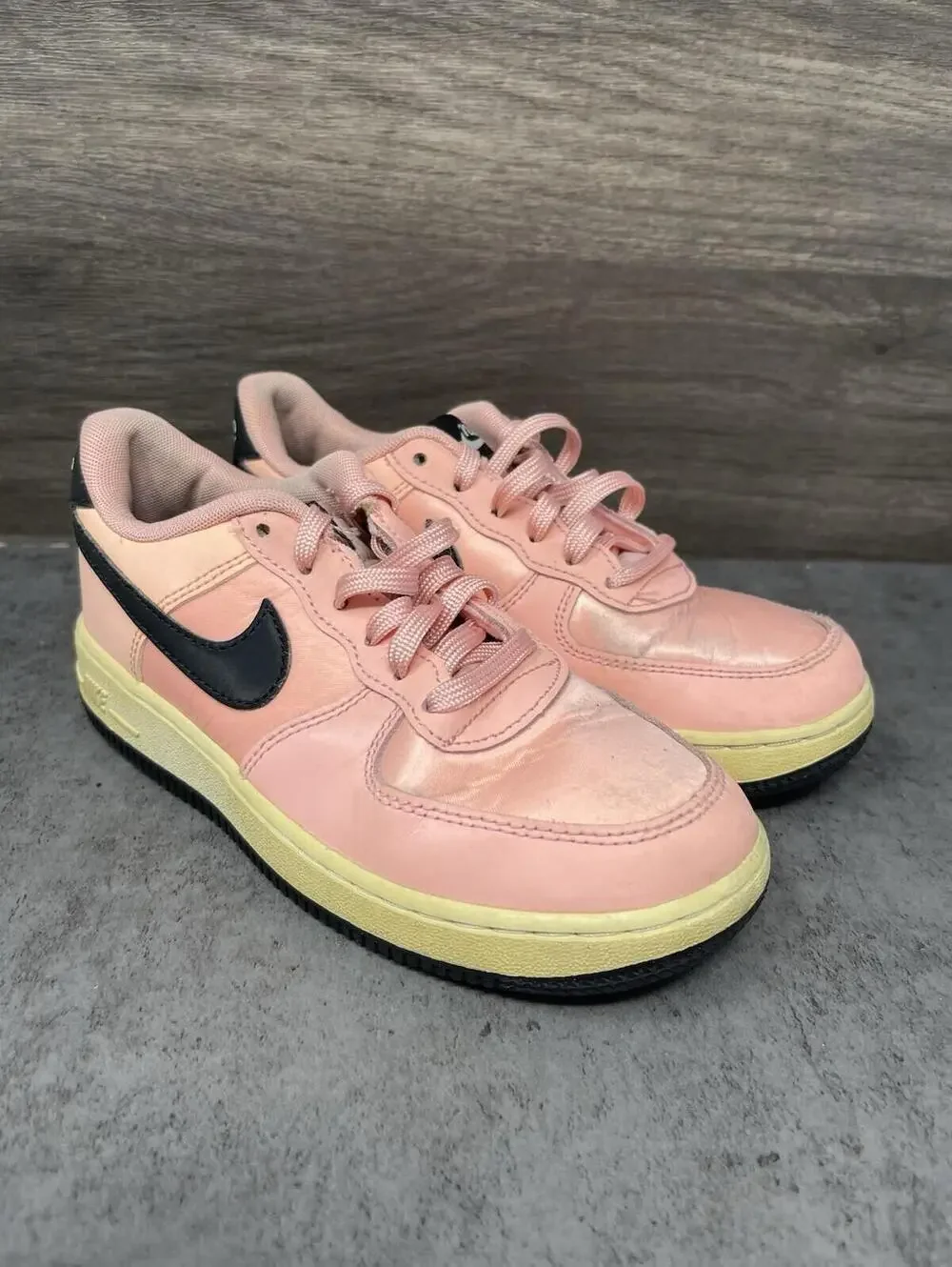 Nike Air Force 1 Low Valentines Day Sneakers Kids Size 1 GS Pink Sneakers - Picture 4 of 10